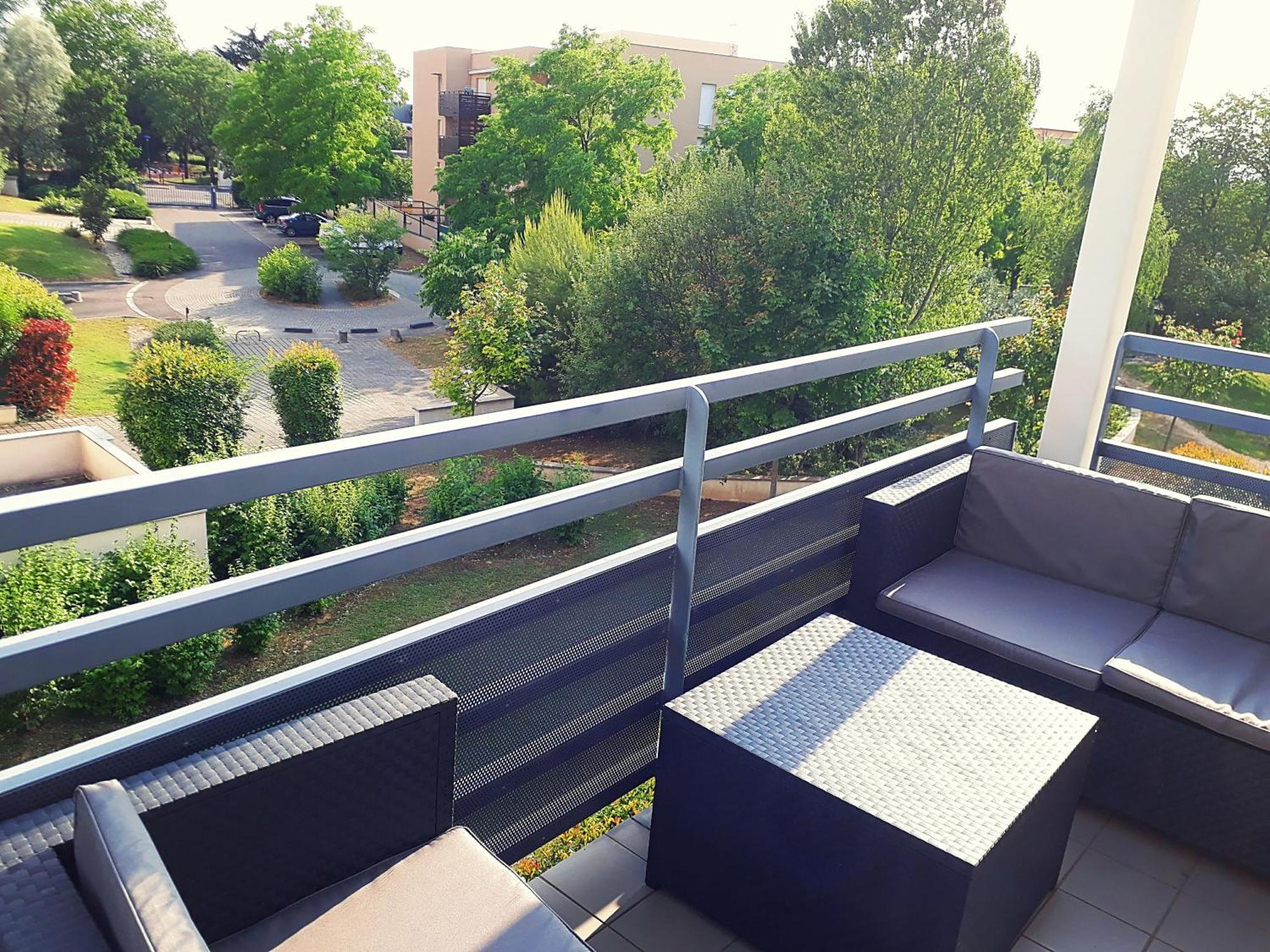 Cosy Appart - Balcon, Parking, Spacieux T2 - Proche Eurexpo Stade Saint-Priest  Luaran gambar